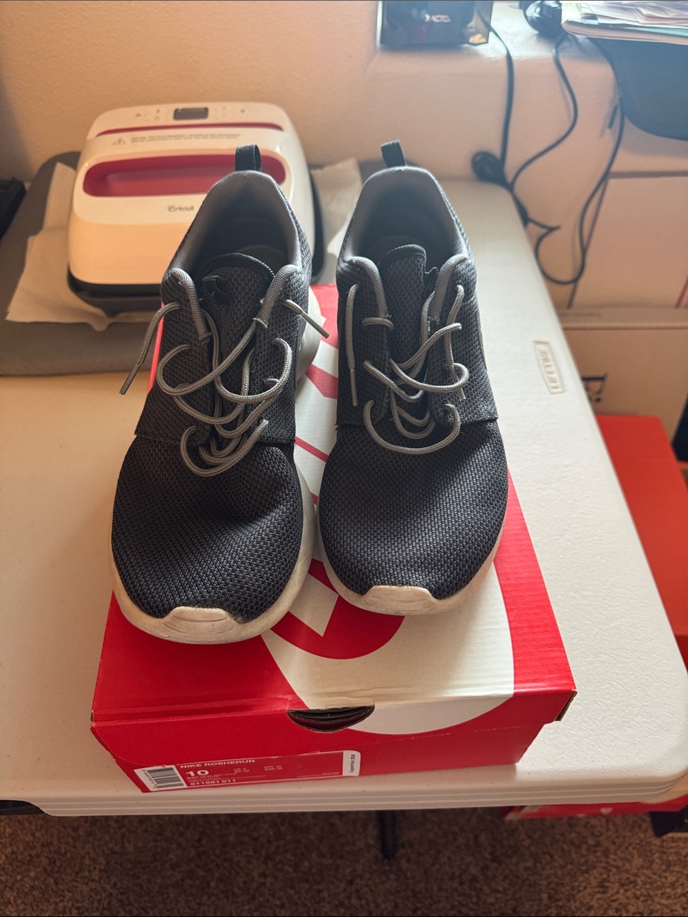 Dark Grey Roshe Run men’s size 10